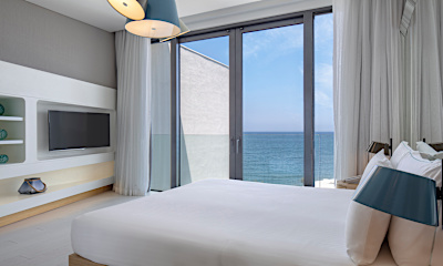 King Deluxe Room with Partial Sea View	