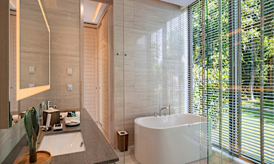King Deluxe Room with Partial Sea View	