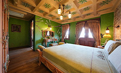 Antique Deluxe Room