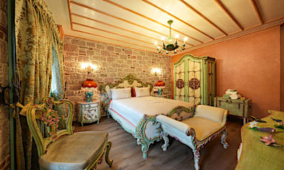 Antique Deluxe Room