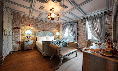 Antique Deluxe Room
