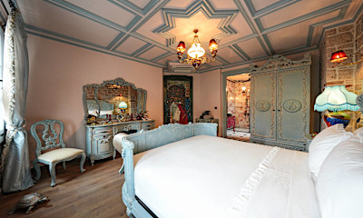 Antique Deluxe Room
