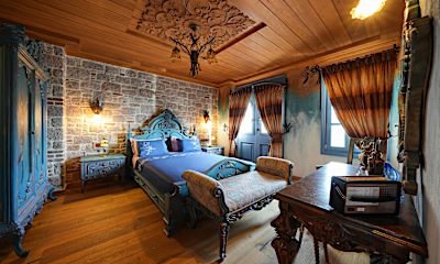 Antique Deluxe Room