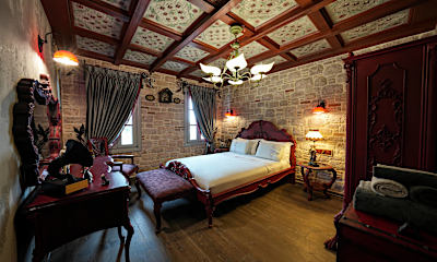Antique Deluxe Room
