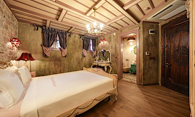 Antique Superior Room