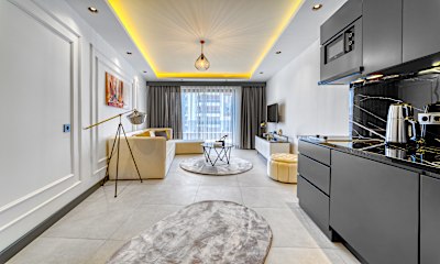Large Deluxe Suite 