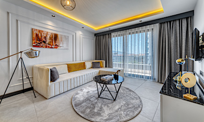 Large Deluxe Suite 