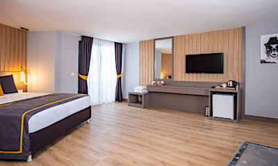 Honeymoon Suite
