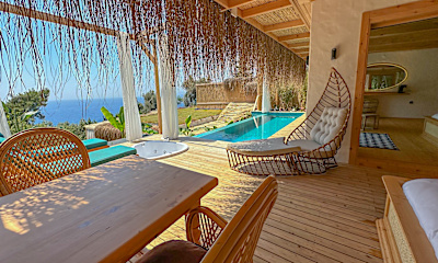 Mercan ( Exclusive Honeymoon - Deniz Orman Manzaralı Özel Havuzlu ve Jakuzili )
