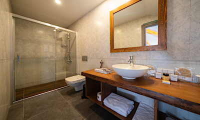 Deniz Manzaralı Jakuzili King Suite