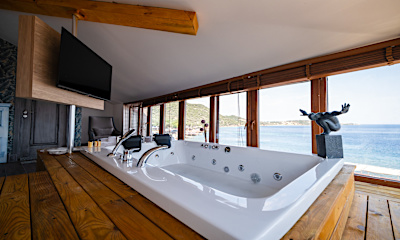 Deniz Manzaralı Jakuzili King Suite