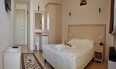 Standart Kara Manzaralı Oda
