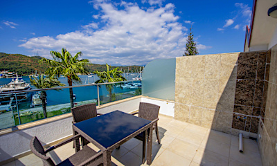 Honeymoon Suite with Jacuzzi and Terrace