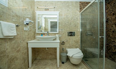 Honeymoon Suite with Jacuzzi and Terrace