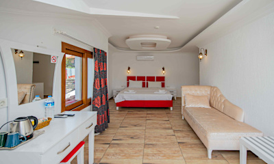Honeymoon Suite with Jacuzzi and Terrace
