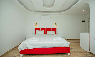 Honeymoon Suite with Jacuzzi and Terrace