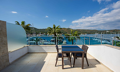 Honeymoon Suite with Jacuzzi and Terrace