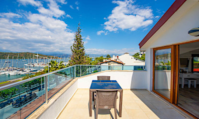 Honeymoon Suite with Jacuzzi and Terrace