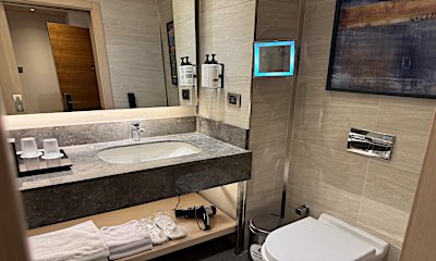 Club King Room
