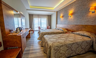 Teraslı Deluxe Deniz Manzaralı Oda