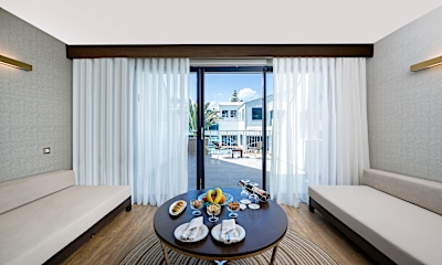 Deluxe Superior Oda -  Havuz Manzaralı
