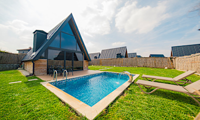 Büyük Bahçeli Bungalov, 2+1 Oda, Bahçe Manzaralı, Isıtmalı Özel Havuzlu