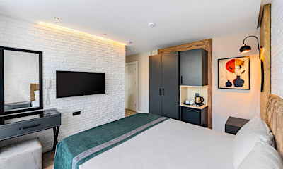 Deluxe Suite
