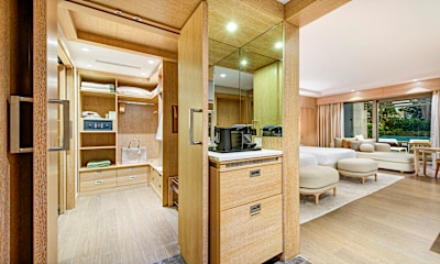Pearl Pool Room