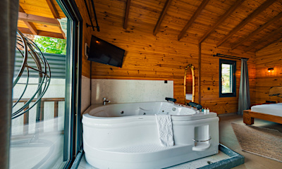 Deluxe Jakuzili Bungalov
