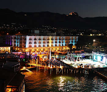 Rocks Hotel & Casino